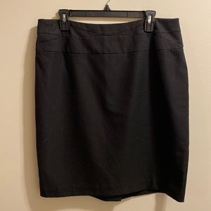 Sz 16 Worthington Black & White Polka Dotted Skirt